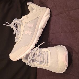 Under Armour tennis shoe